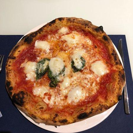 Lo Scugnizzo Ferrara Bistro Napoletano E Wine Bar